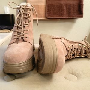 Steve Madden Tan platform combat boots Size 8